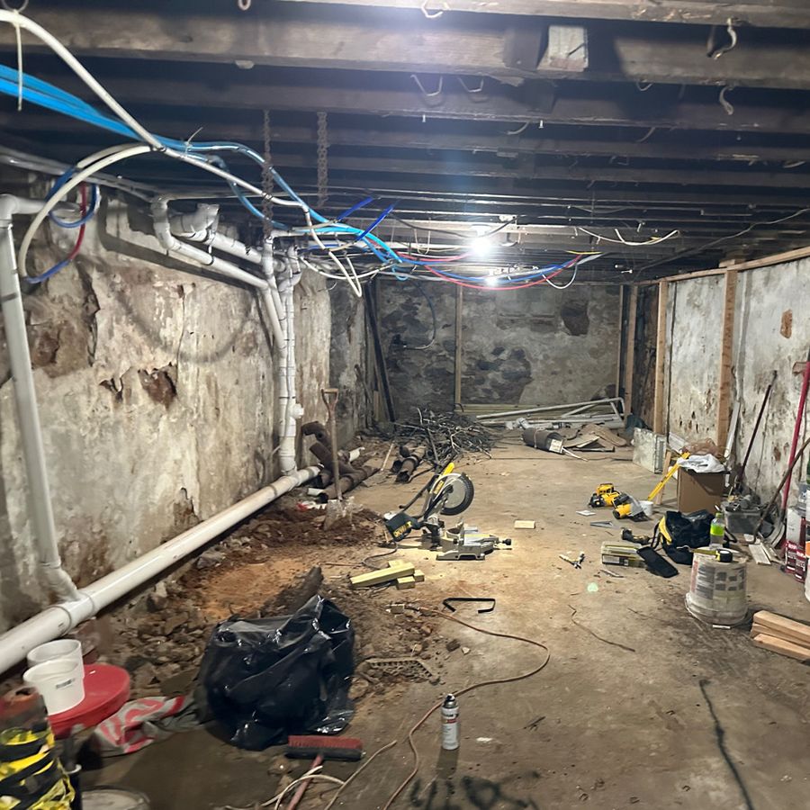 Chancellor living & kitchen, before