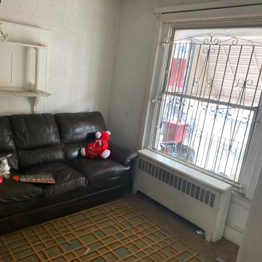 Peach living room, before