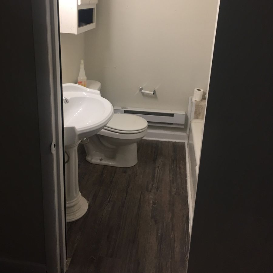 Union, Apt A bathroom, before